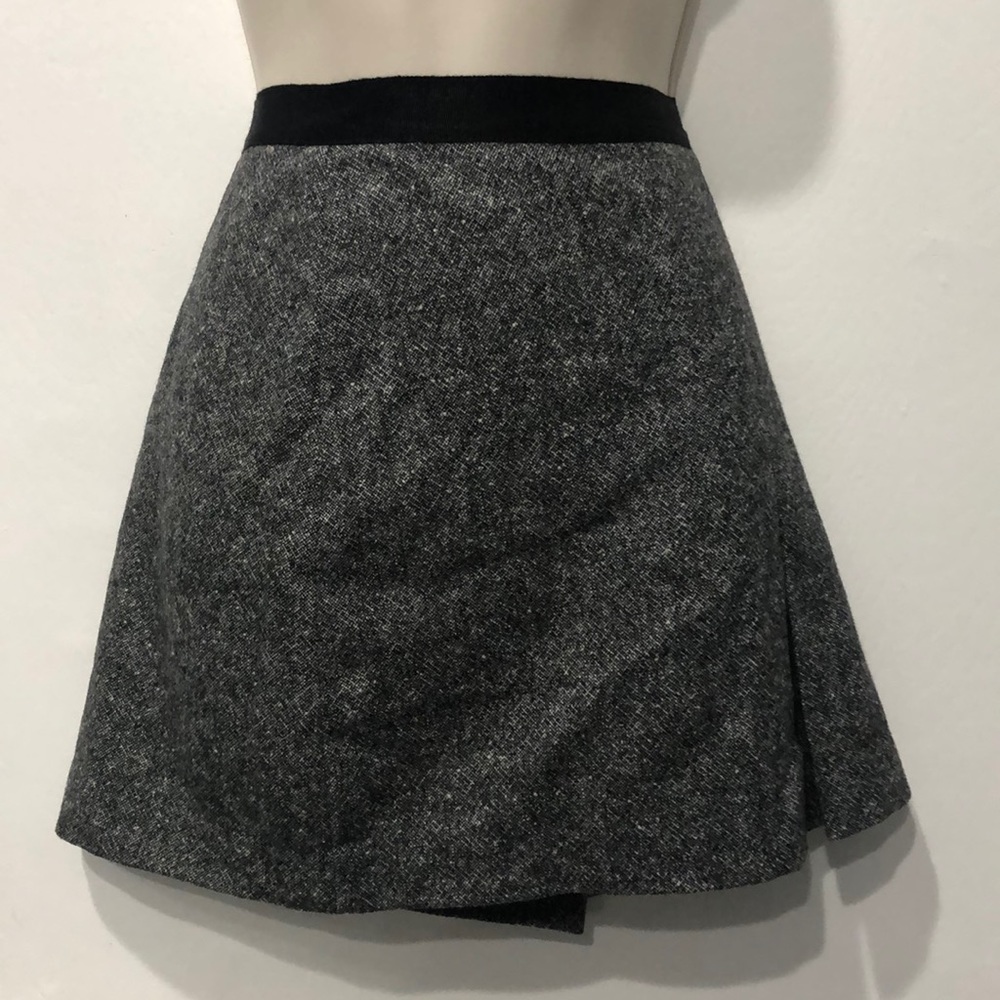 Guess 🖤✨tweed mini skirt with side pleat - Picture 3 of 8